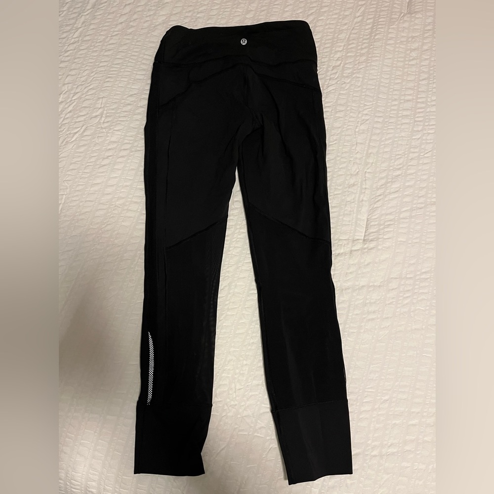 Lululemon side and calf mesh leggings size 6